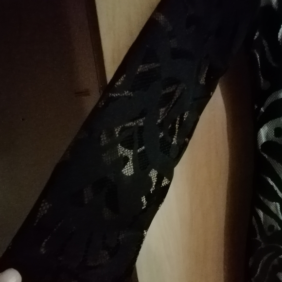 Black and white lace cocktail dress - Picture 2 of 3